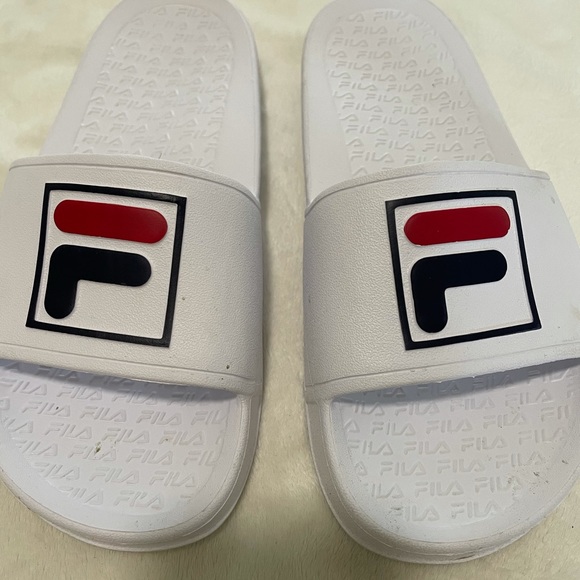 Fila slides - Picture 9 of 9
